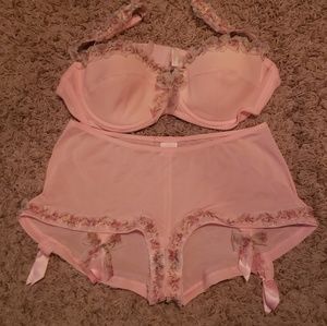 Fifi Chachnil pink lingerie bra set 
Sz M 36C